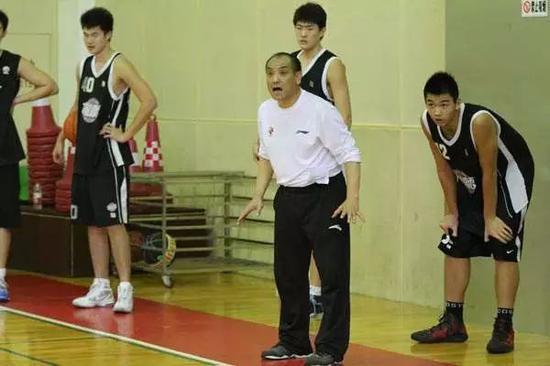 为什么篮球教练要不断改进训练方法_1